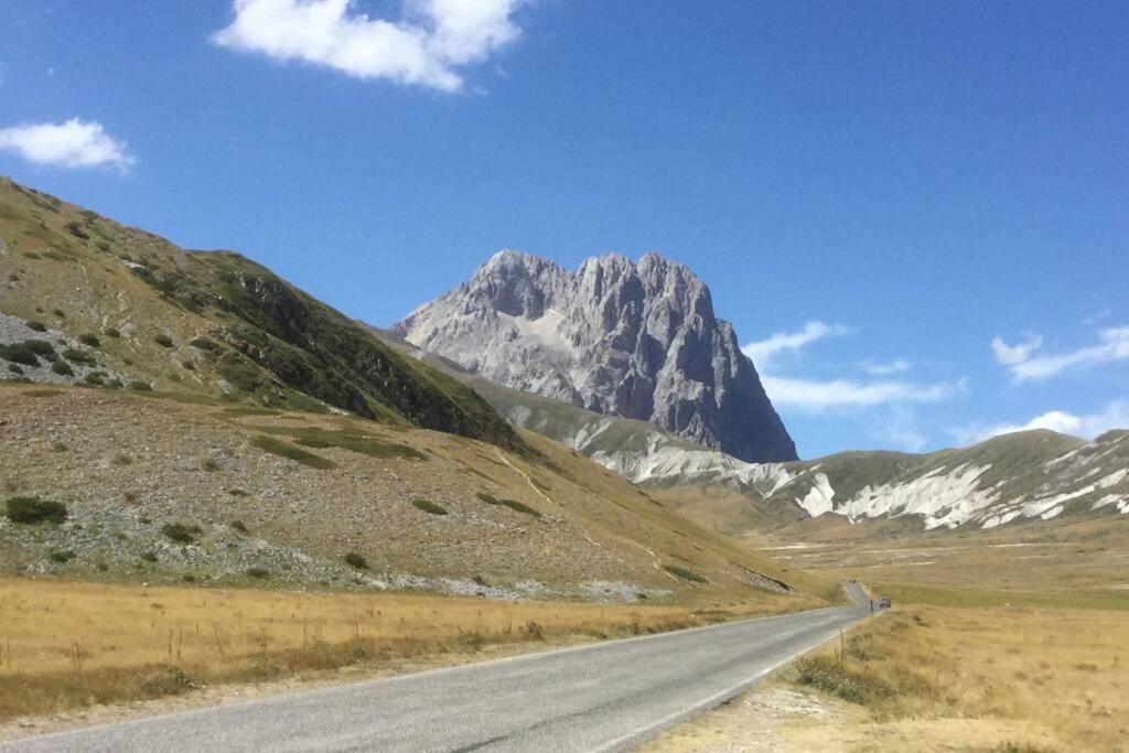 Вилла La Montagna Incantata Изола-дель-Гран-Сассо-д'Италия Экстерьер фото